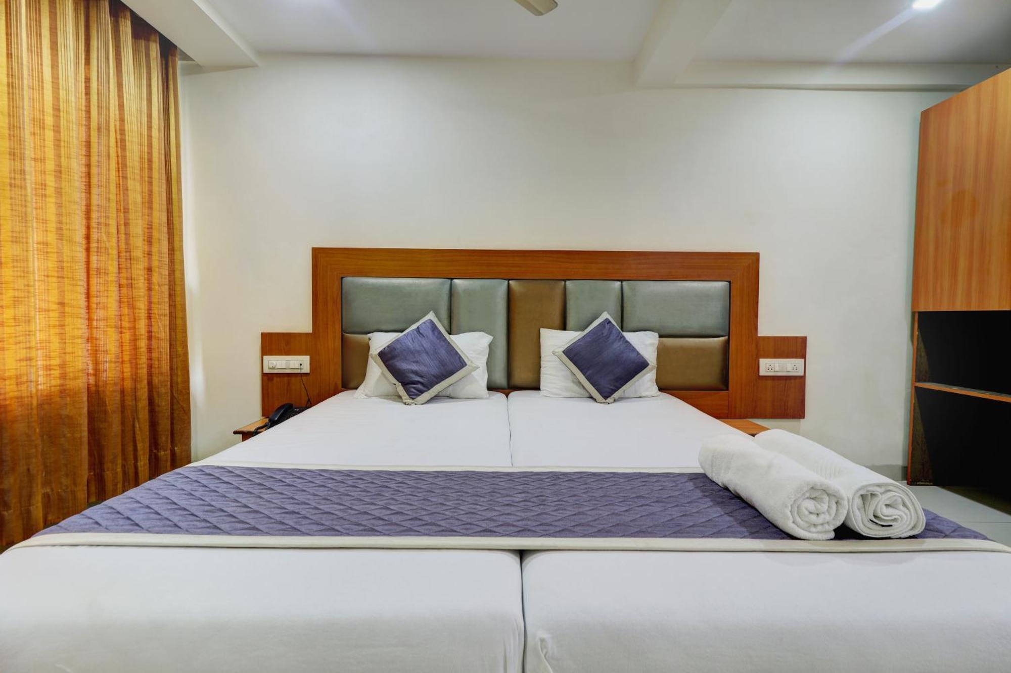 Hotel New Sarovar Grand Panvel Zewnętrze zdjęcie