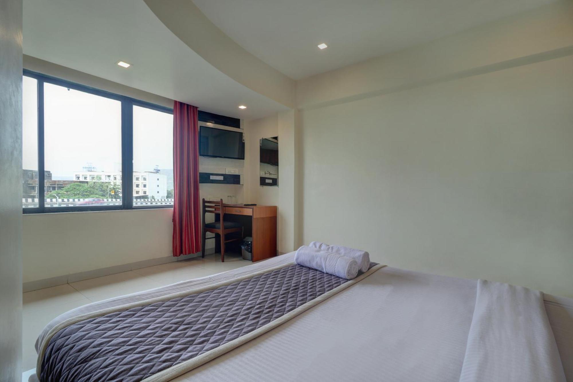 Hotel New Sarovar Grand Panvel Zewnętrze zdjęcie