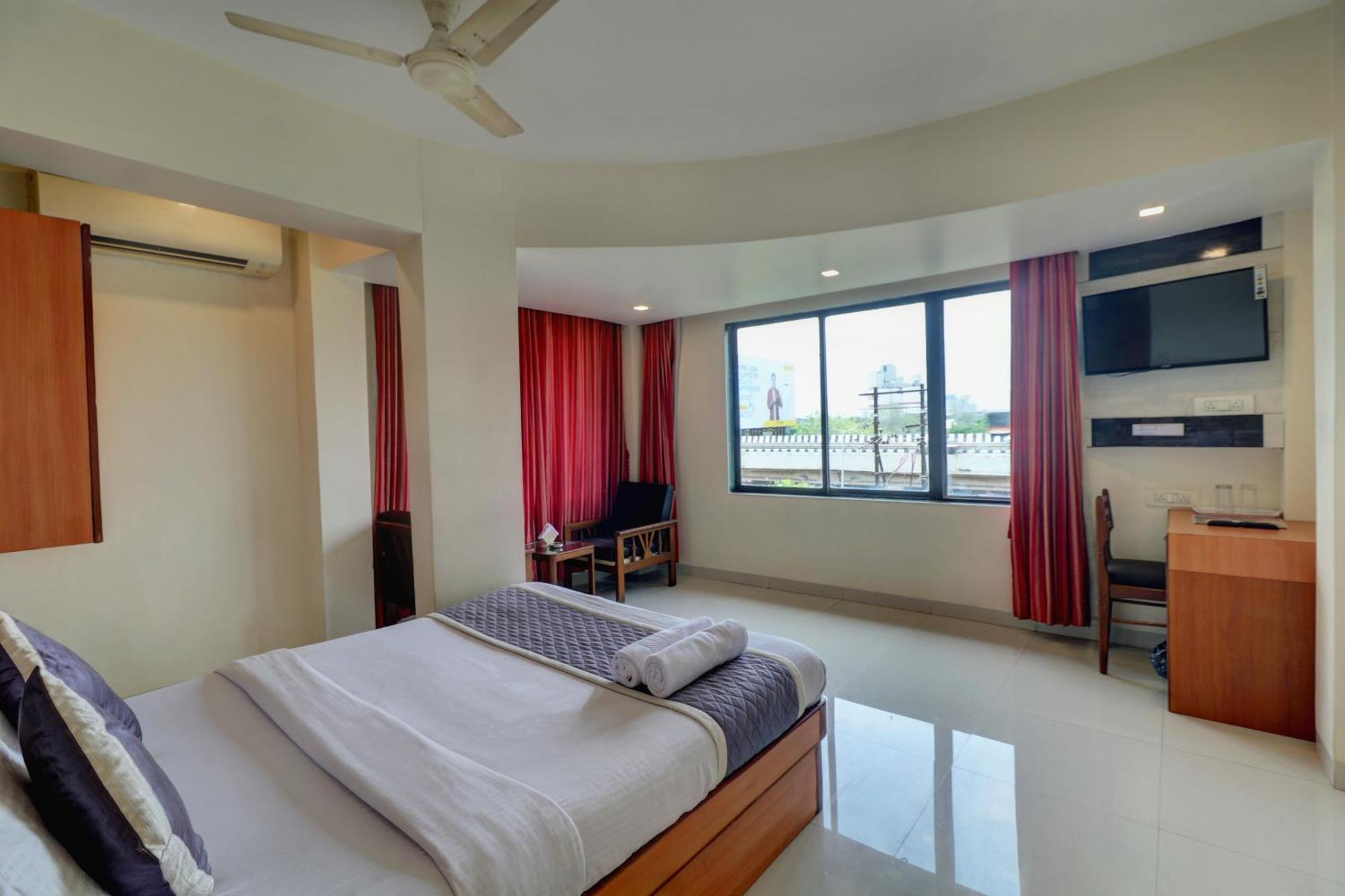 Hotel New Sarovar Grand Panvel Zewnętrze zdjęcie