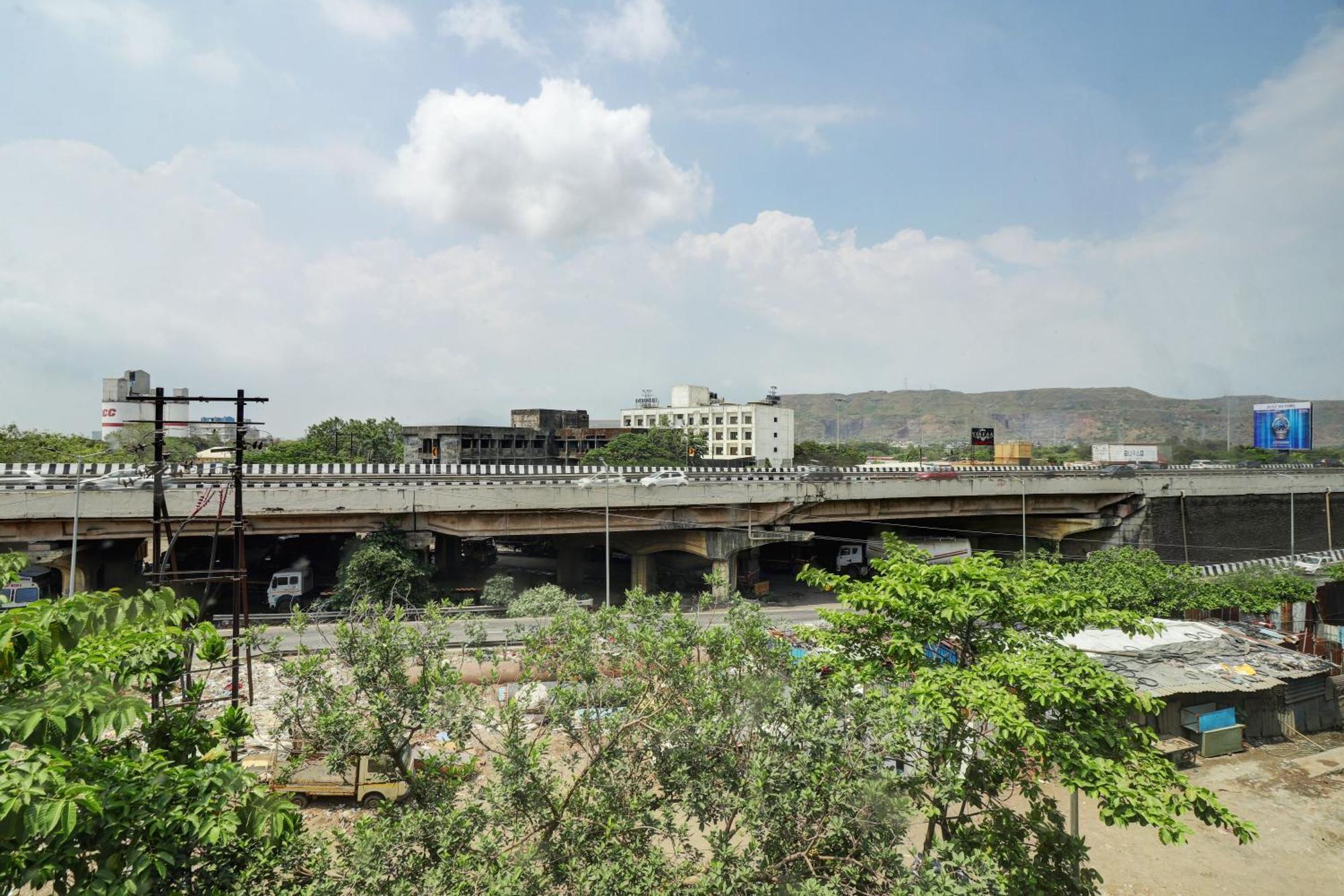 Hotel New Sarovar Grand Panvel Zewnętrze zdjęcie