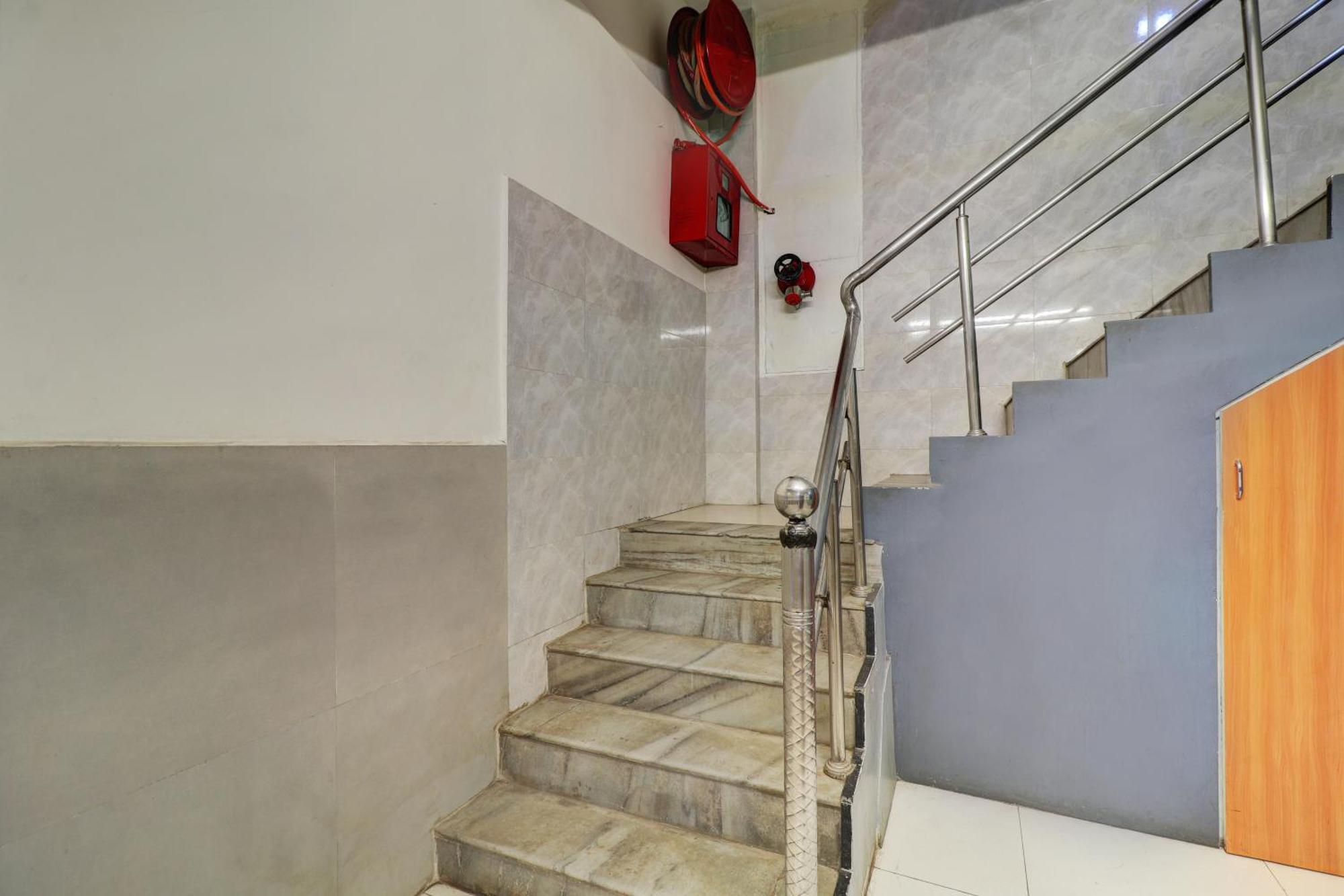 Hotel New Sarovar Grand Panvel Zewnętrze zdjęcie