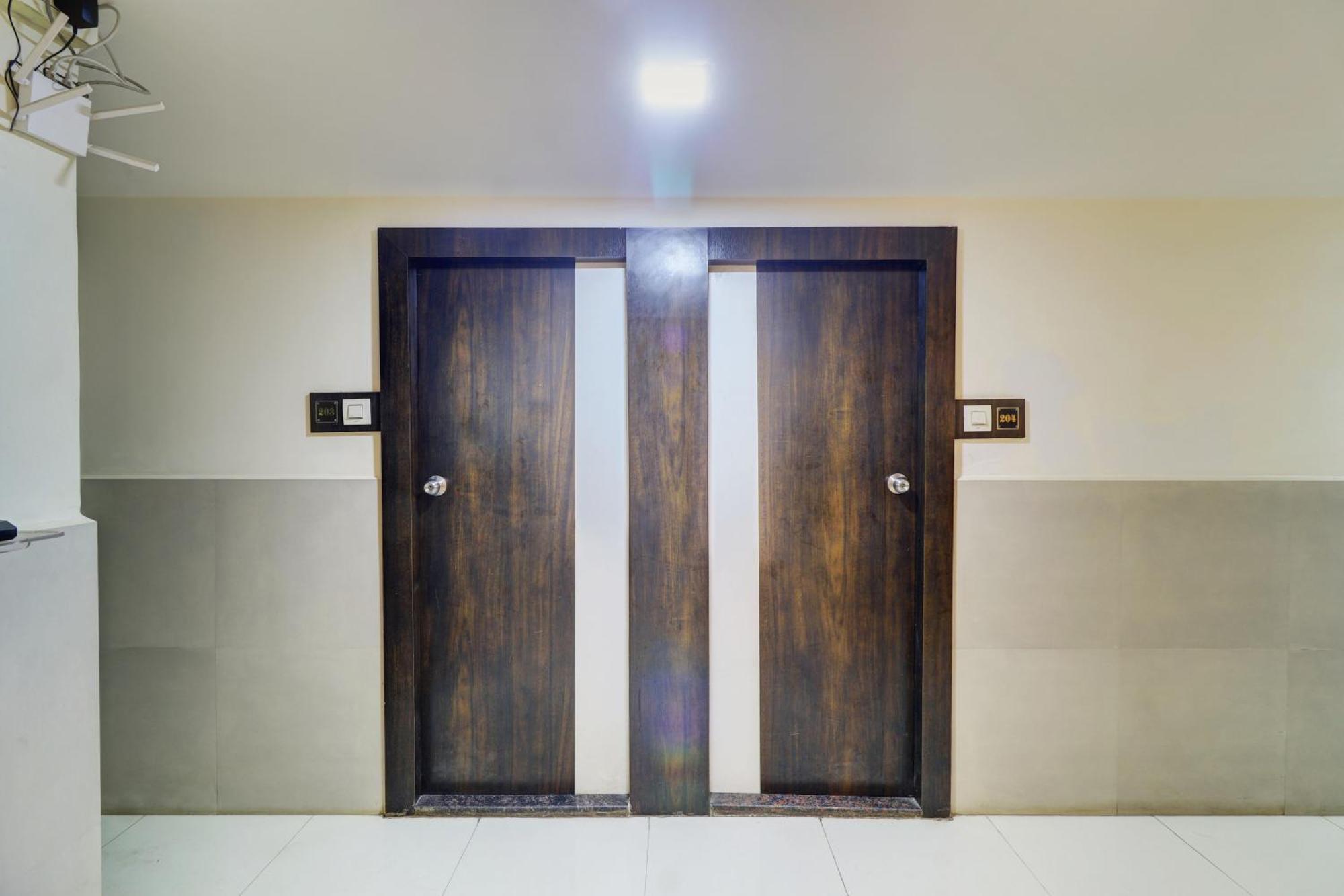 Hotel New Sarovar Grand Panvel Zewnętrze zdjęcie